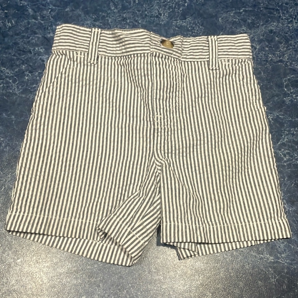 5 for $20! Cute baby boys shorts 12 months, green dog brand